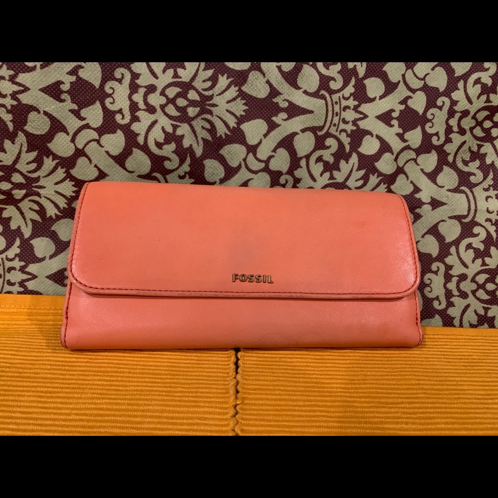 Vintage Peach Fossil Wallet